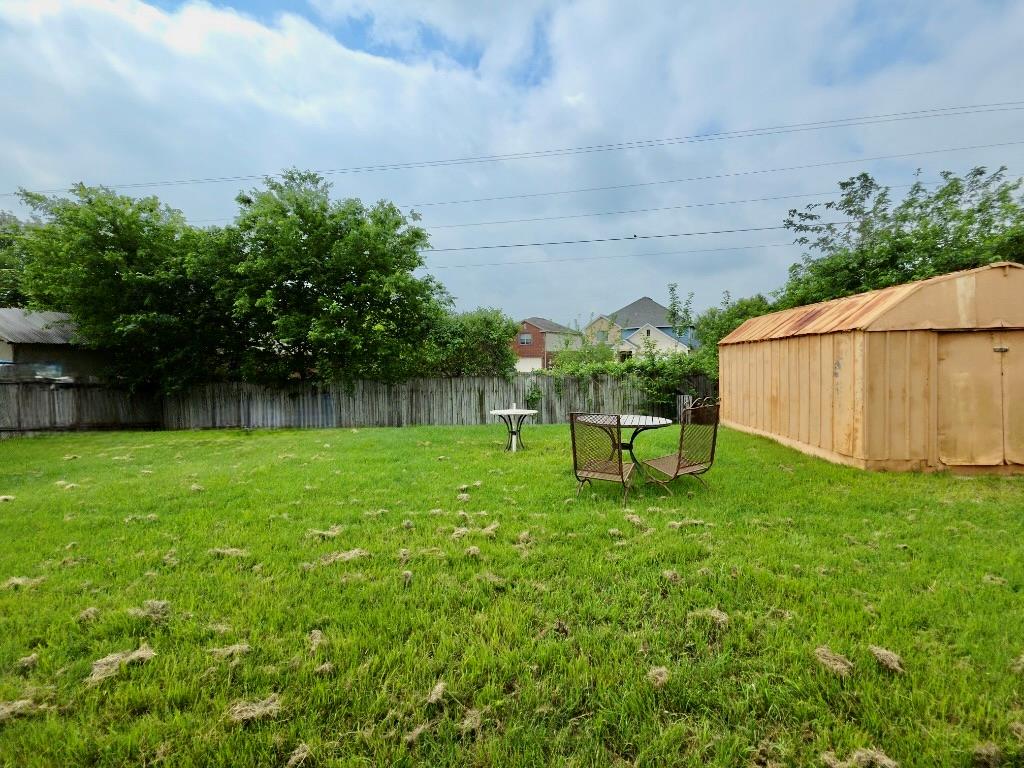 110 Meadowside Dr, Hutto, TX 78634
