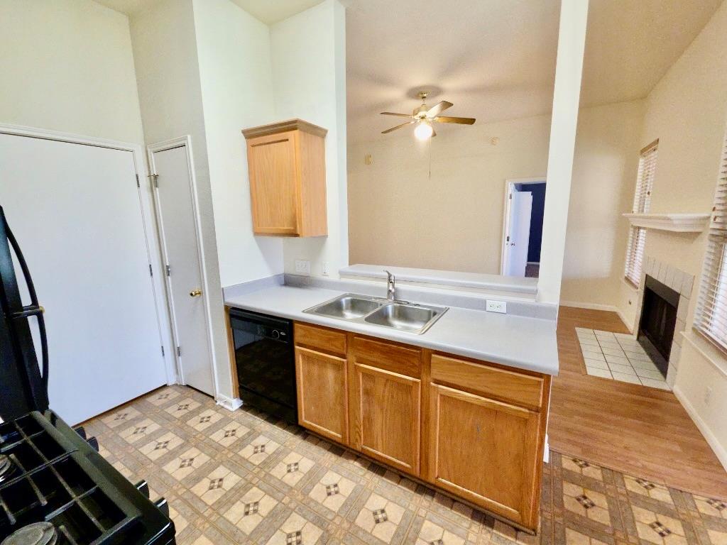 110 Meadowside Dr, Hutto, TX 78634