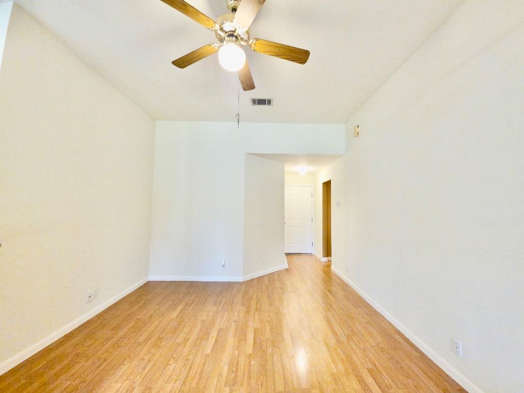 110 Meadowside Dr, Hutto, TX 78634