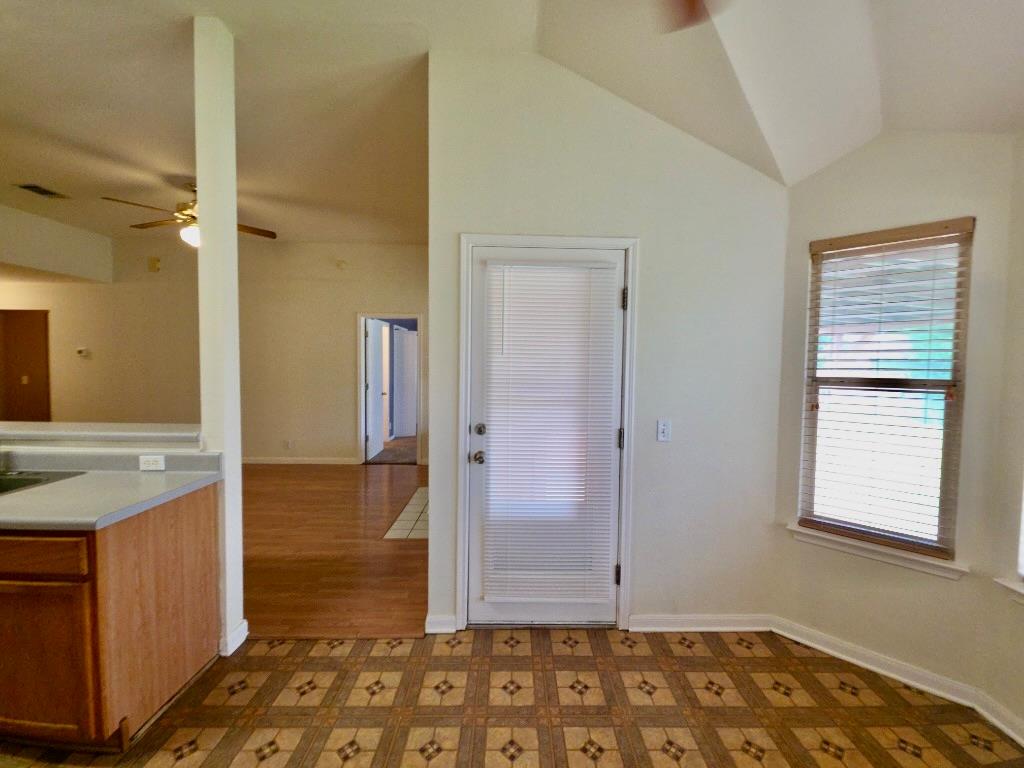 110 Meadowside Dr, Hutto, TX 78634