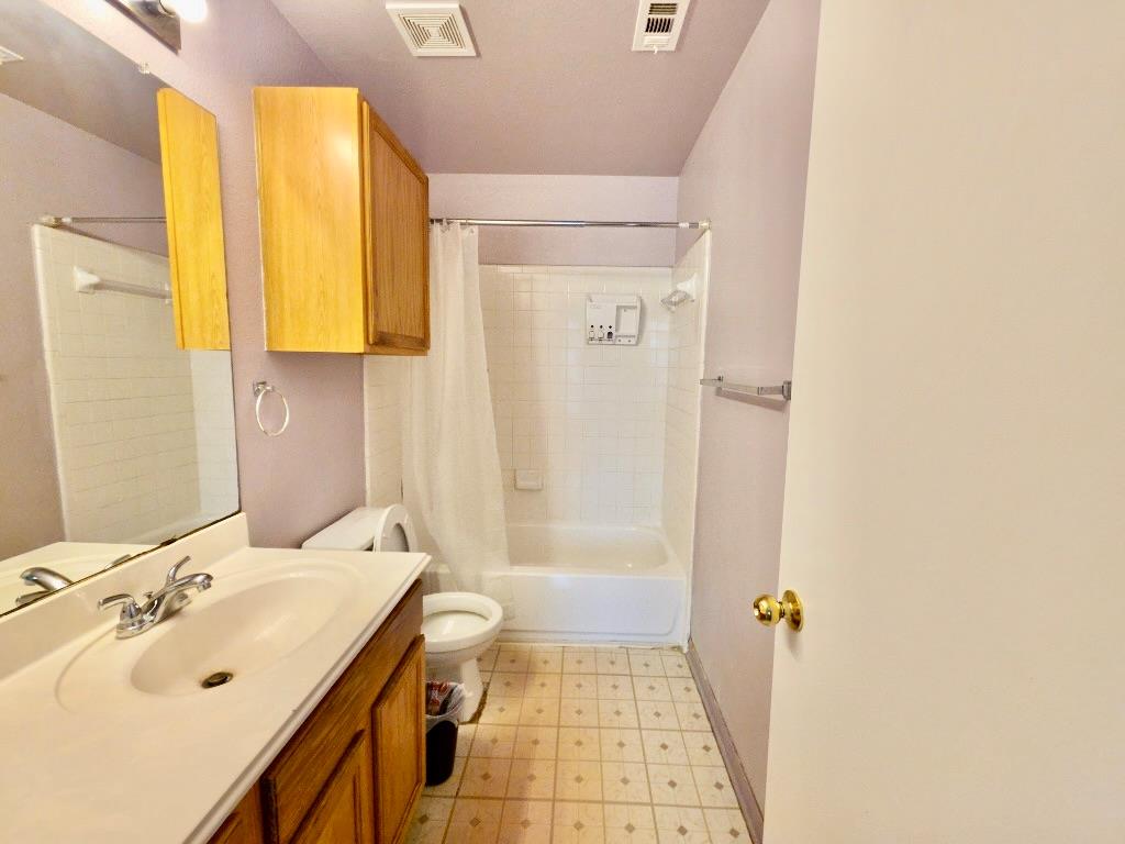 110 Meadowside Dr, Hutto, TX 78634