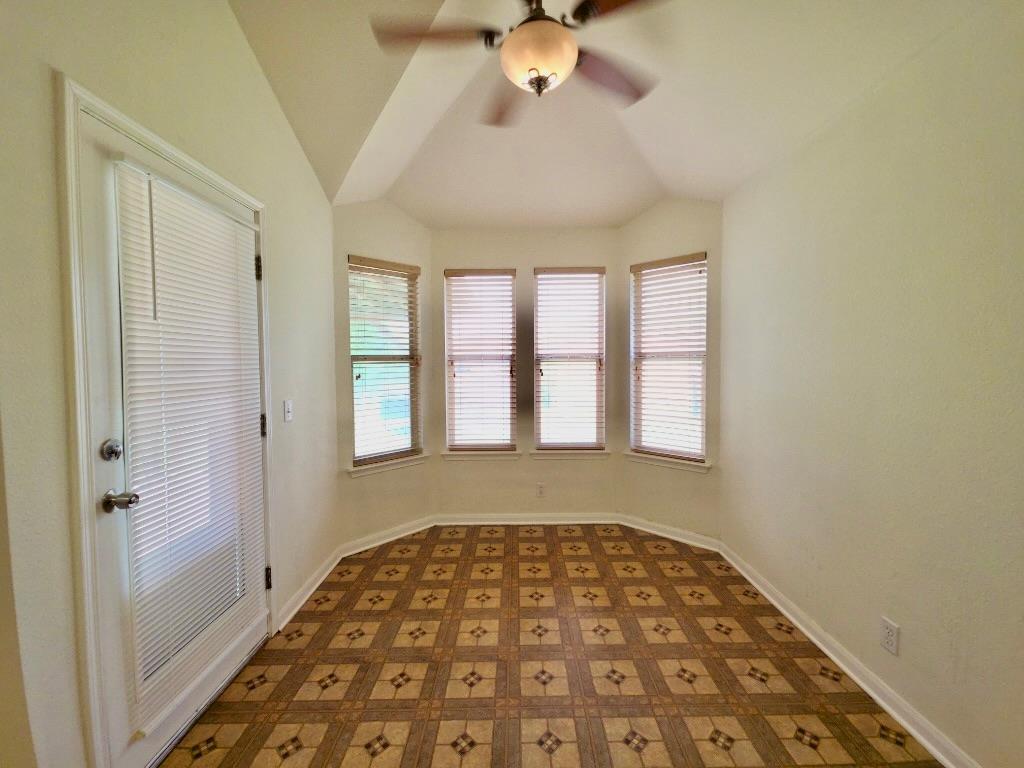 110 Meadowside Dr, Hutto, TX 78634