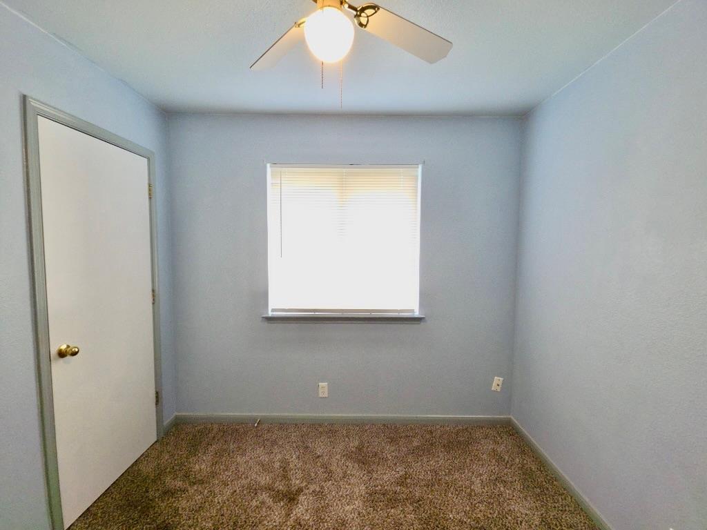 110 Meadowside Dr, Hutto, TX 78634