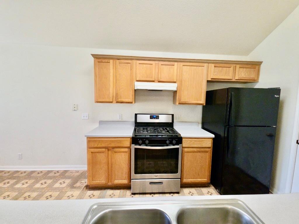 110 Meadowside Dr, Hutto, TX 78634