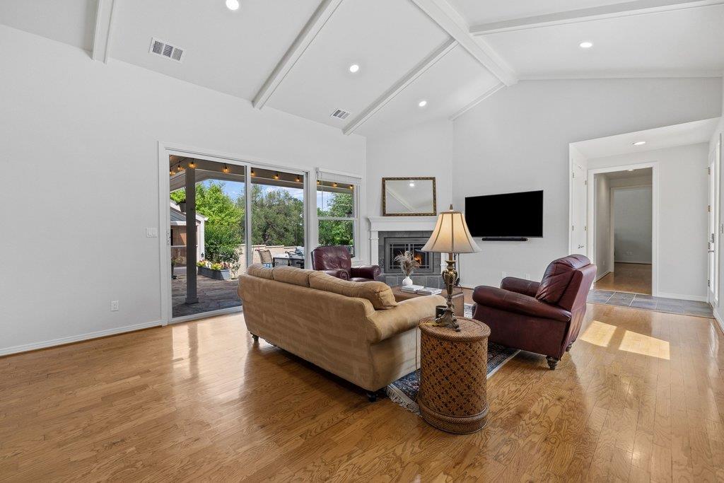 109 Double Eagle Dr # 109, Austin, TX 78738