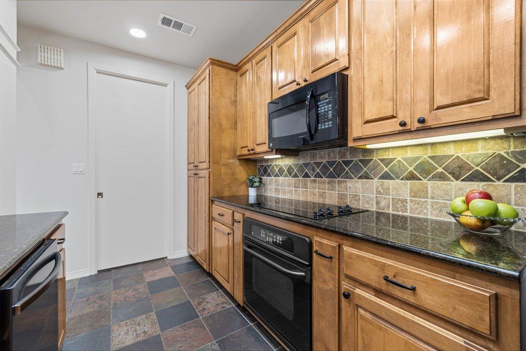 109 Double Eagle Dr # 109, Austin, TX 78738
