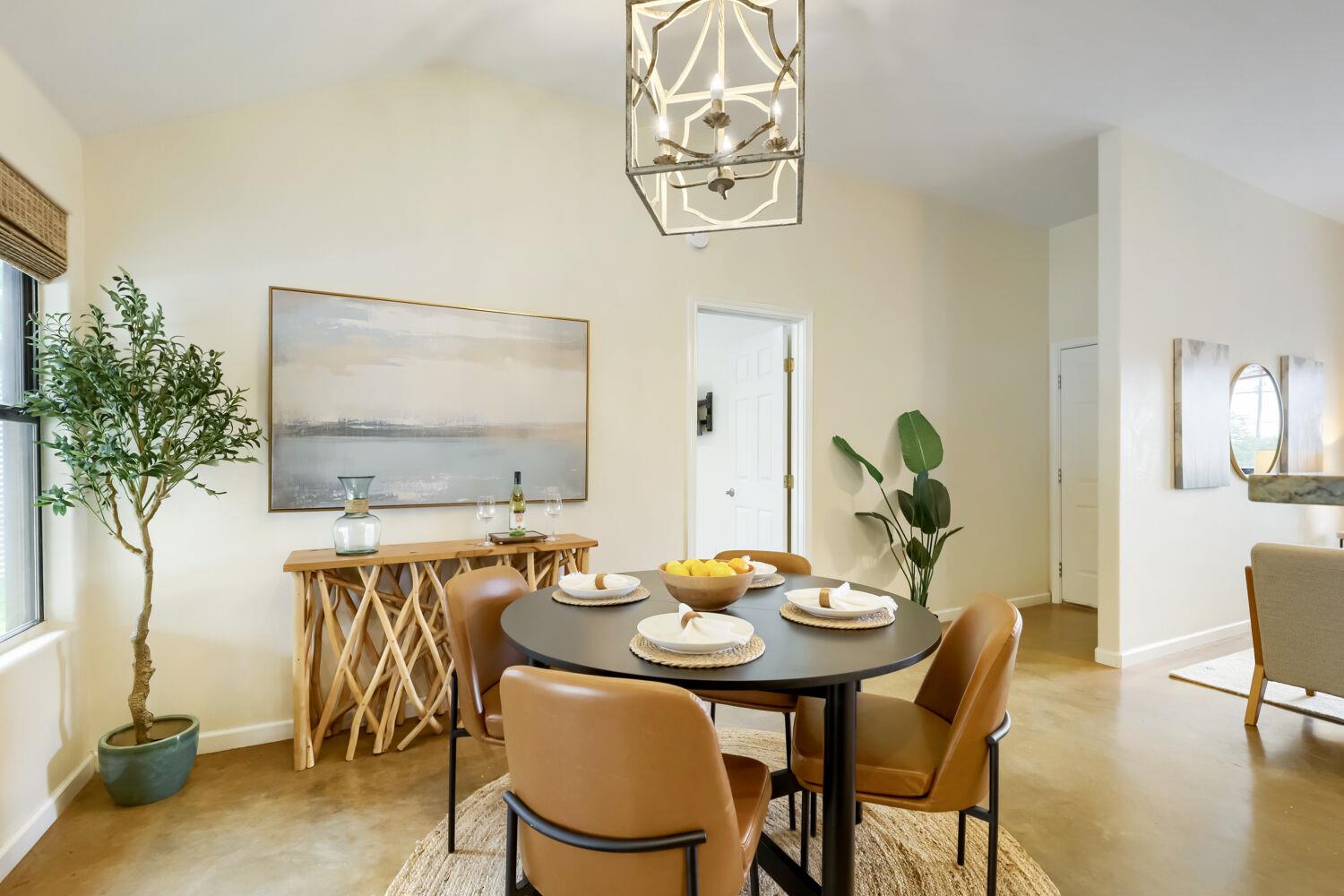 10213 Thomas Ln, Dripping Springs, TX 78620