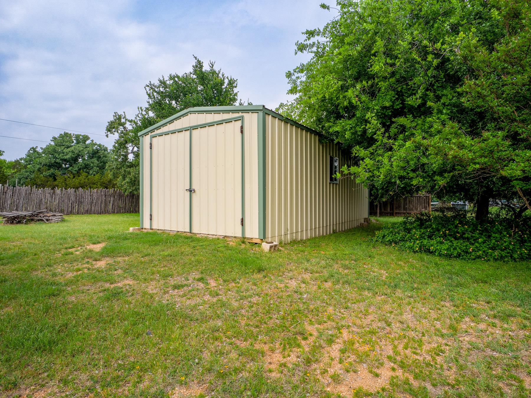 736 W Lakecrest Dr, Bluffton, TX 78607