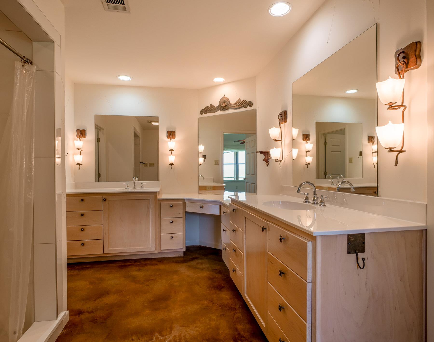 736 W Lakecrest Dr, Bluffton, TX 78607