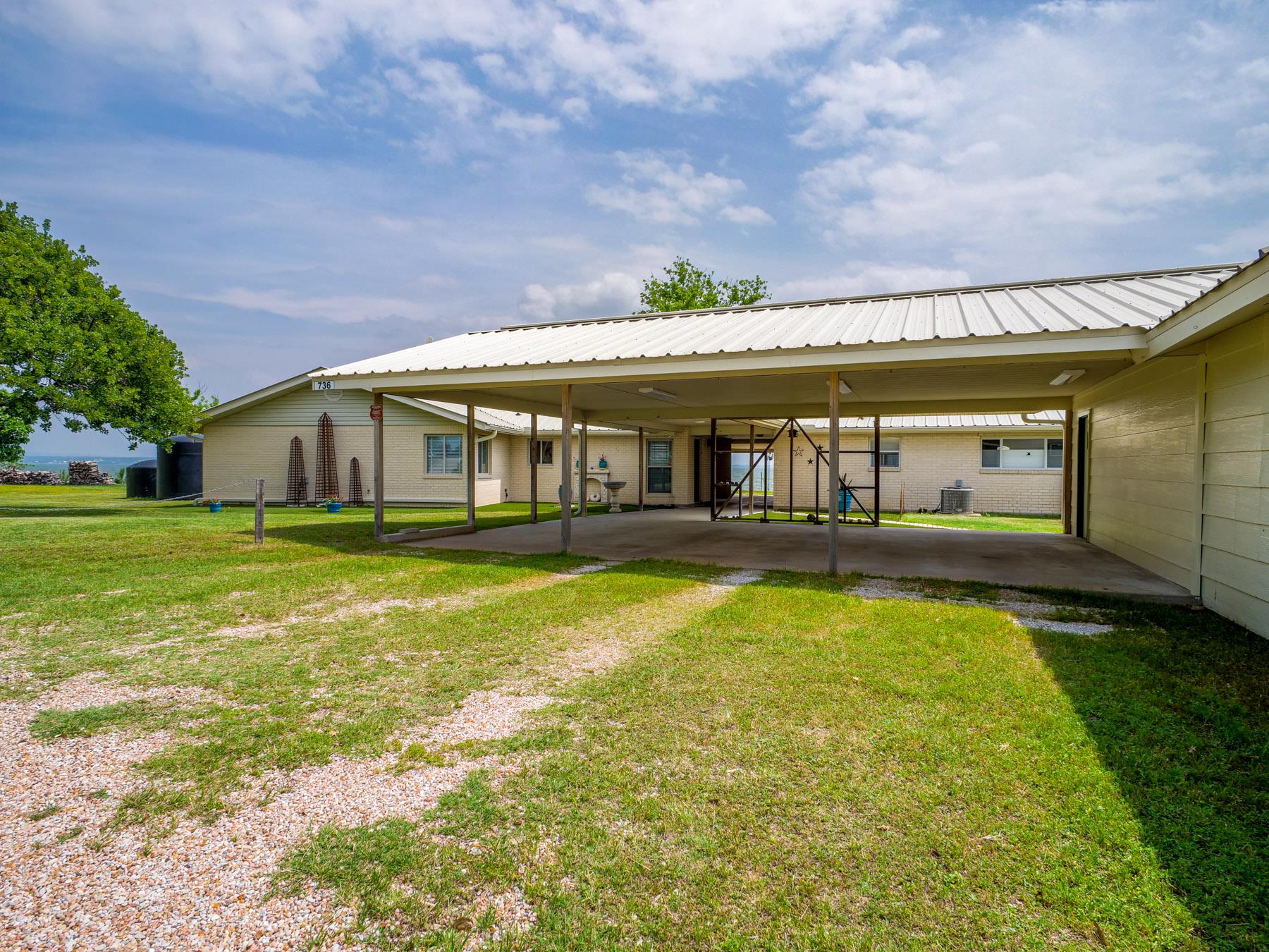 736 W Lakecrest Dr, Bluffton, TX 78607
