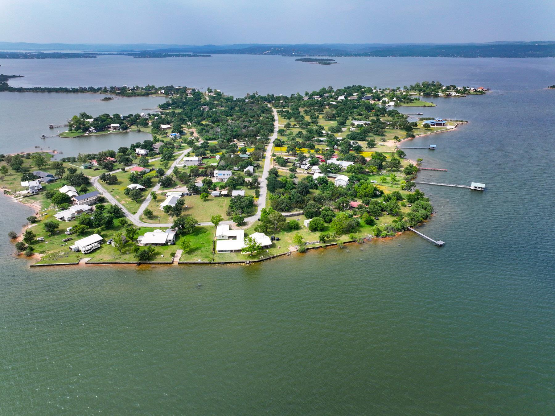 736 W Lakecrest Dr, Bluffton, TX 78607