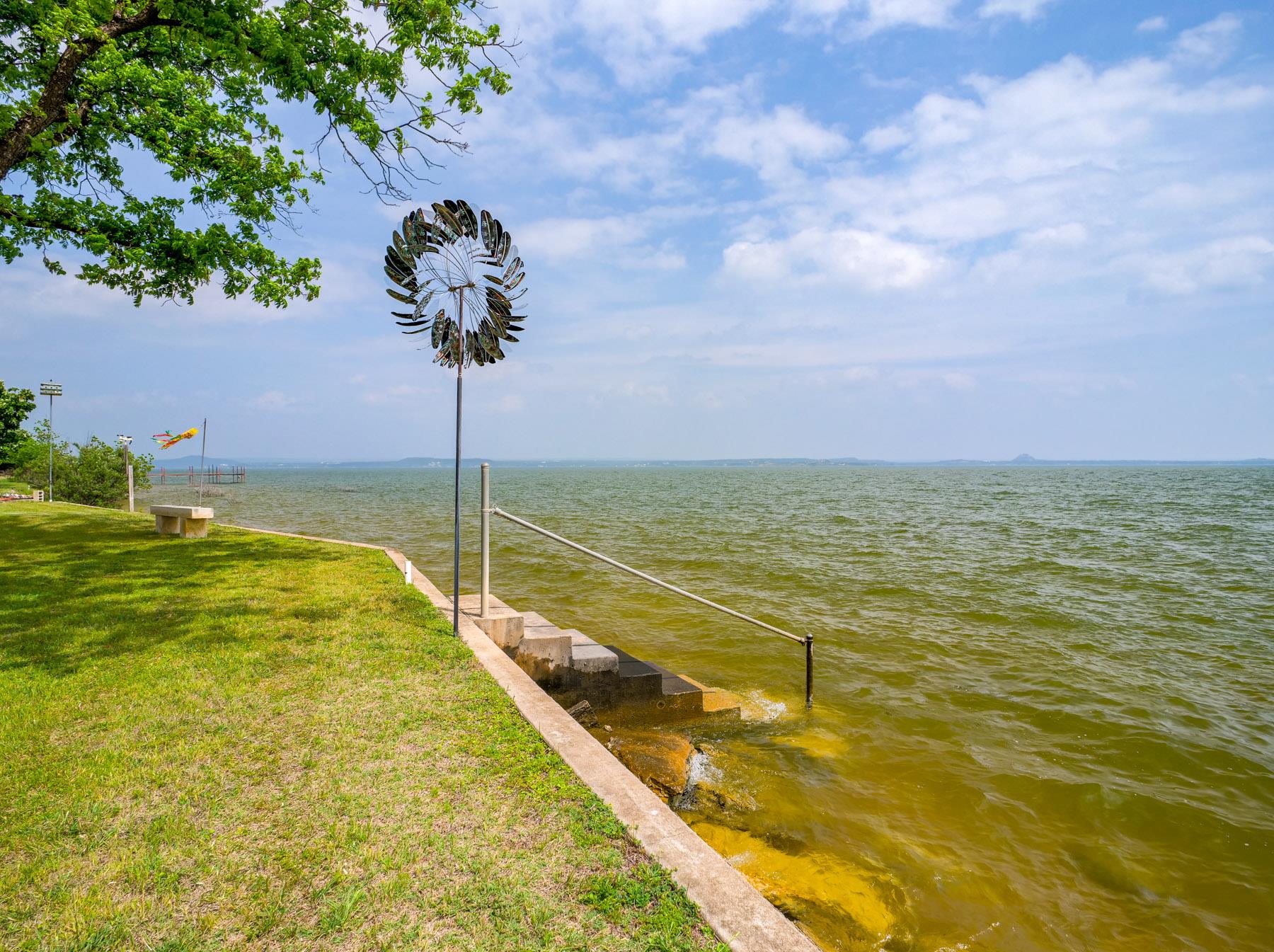 736 W Lakecrest Dr, Bluffton, TX 78607