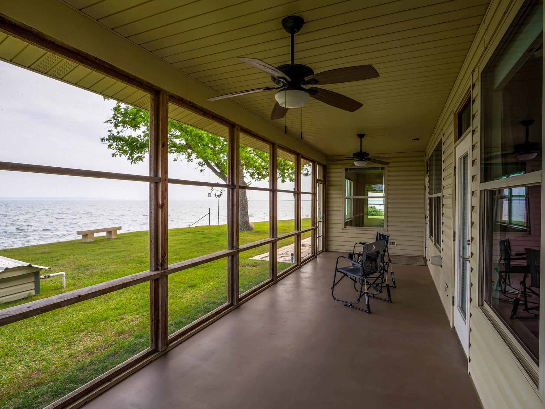 736 W Lakecrest Dr, Bluffton, TX 78607