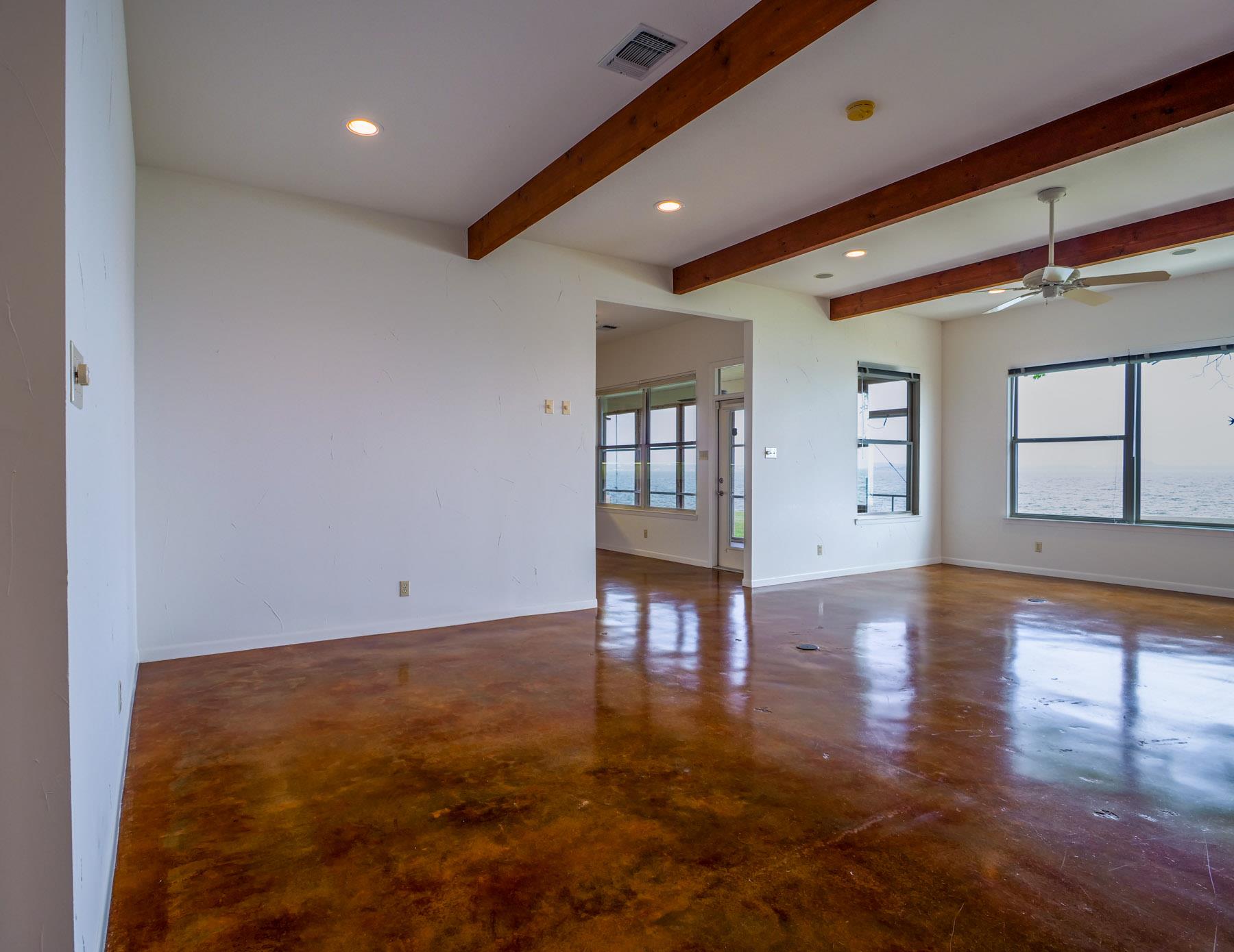 736 W Lakecrest Dr, Bluffton, TX 78607