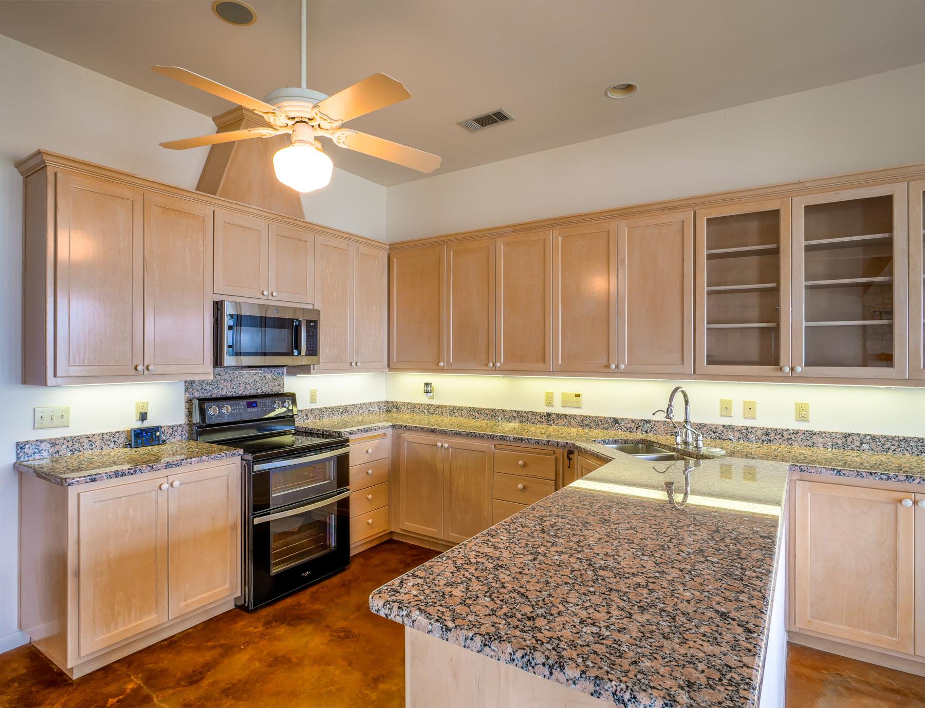 736 W Lakecrest Dr, Bluffton, TX 78607