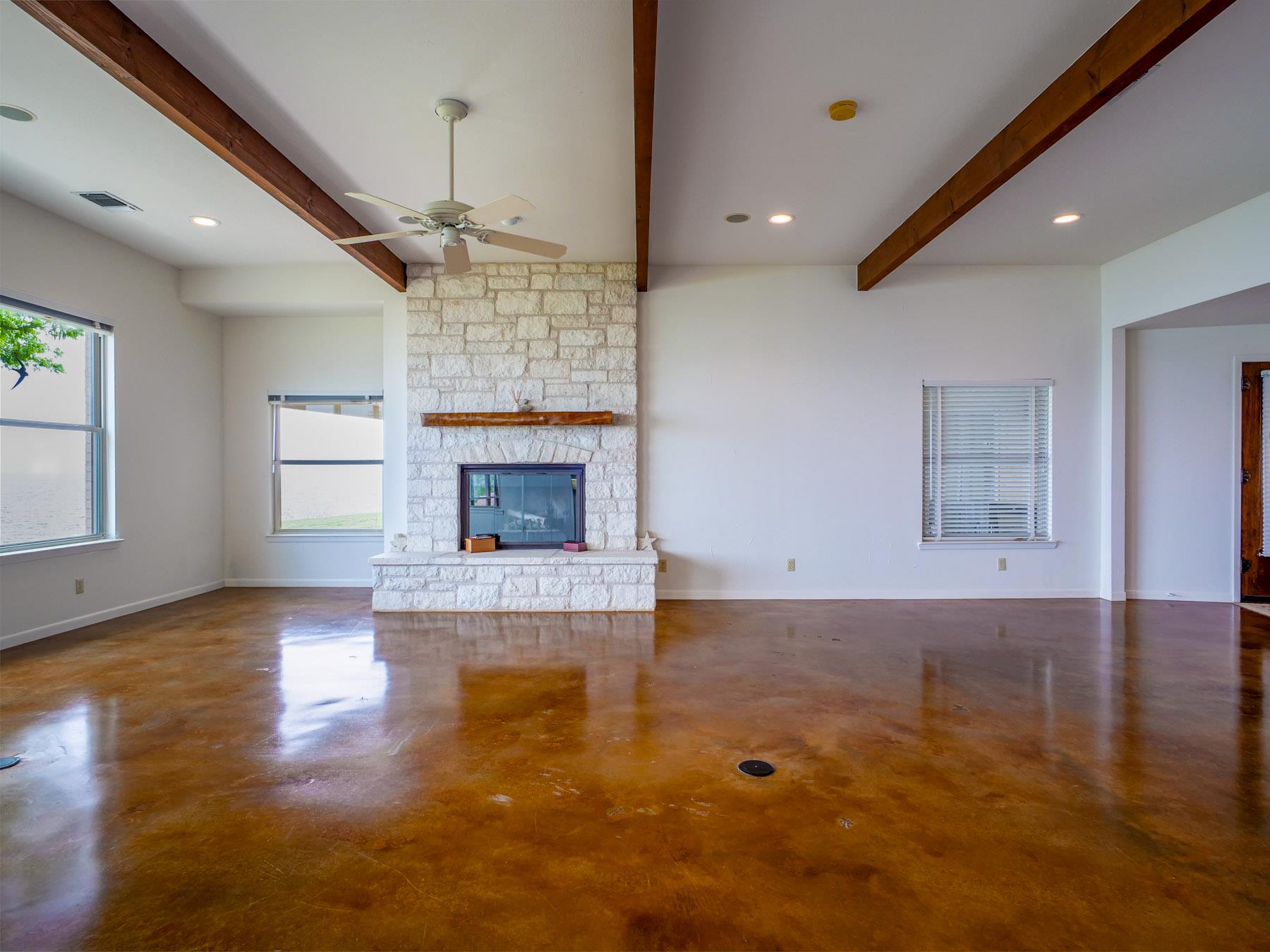 736 W Lakecrest Dr, Bluffton, TX 78607