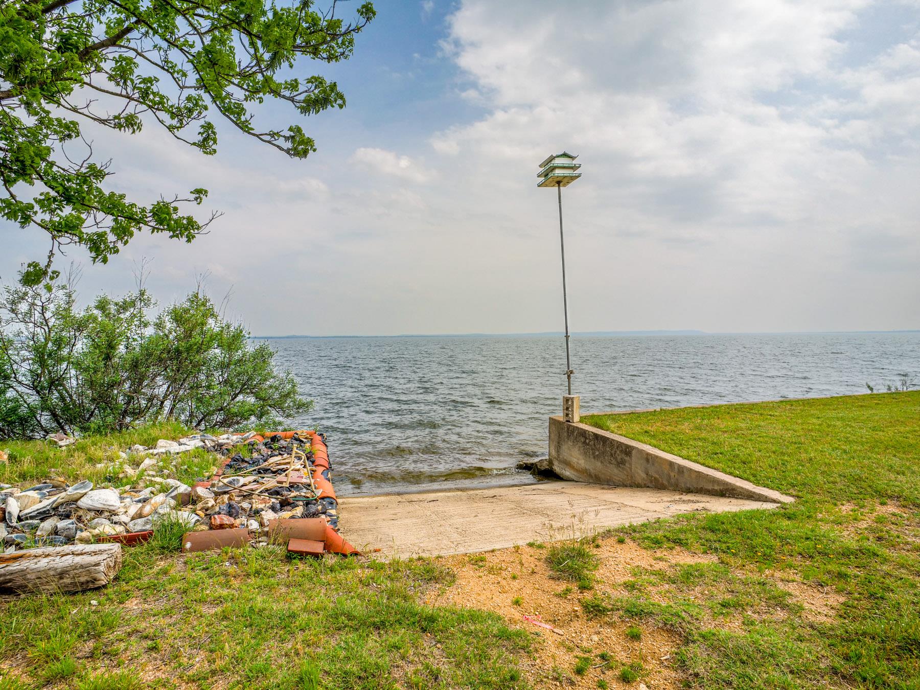 736 W Lakecrest Dr, Bluffton, TX 78607
