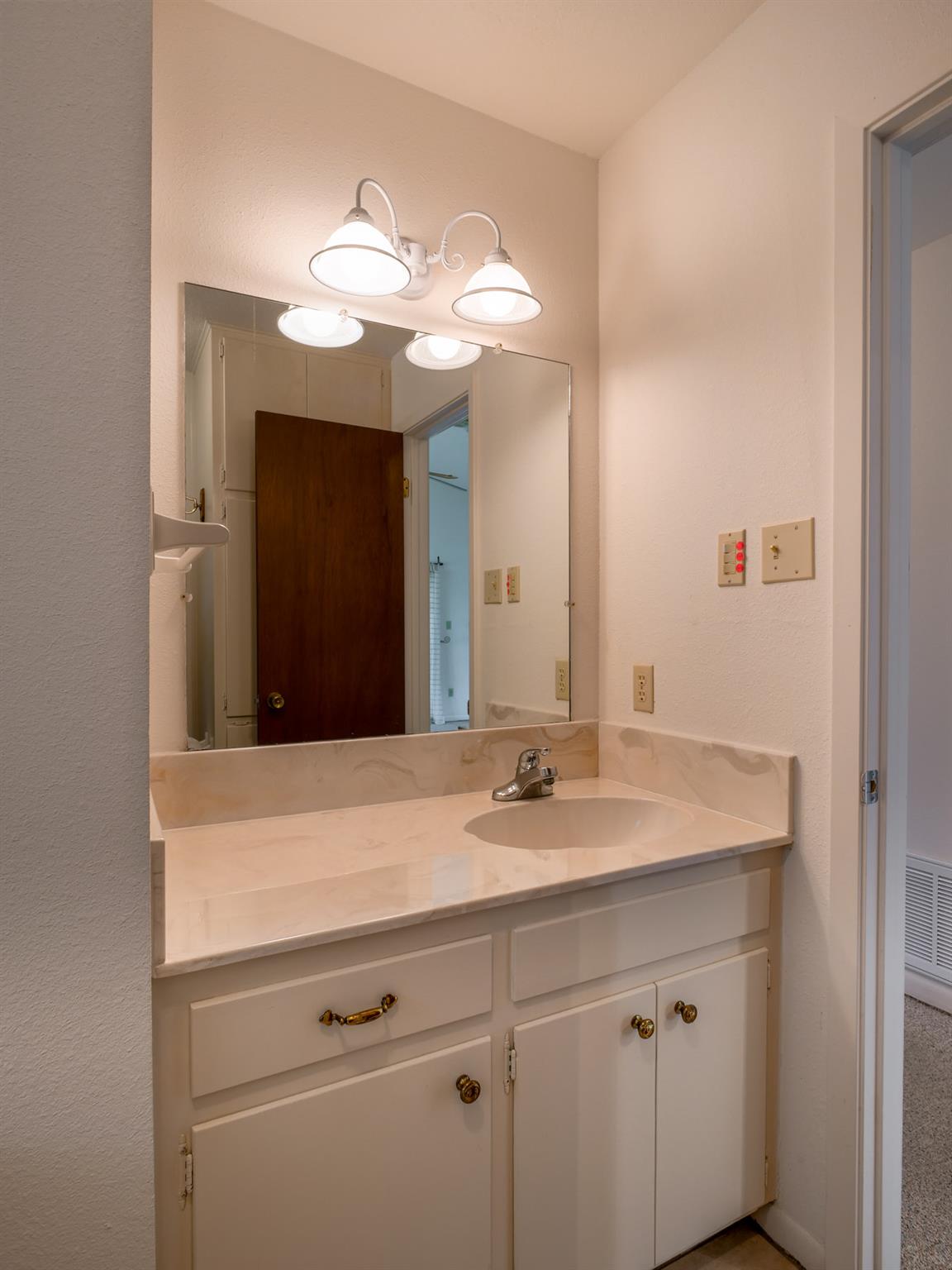 736 W Lakecrest Dr, Bluffton, TX 78607