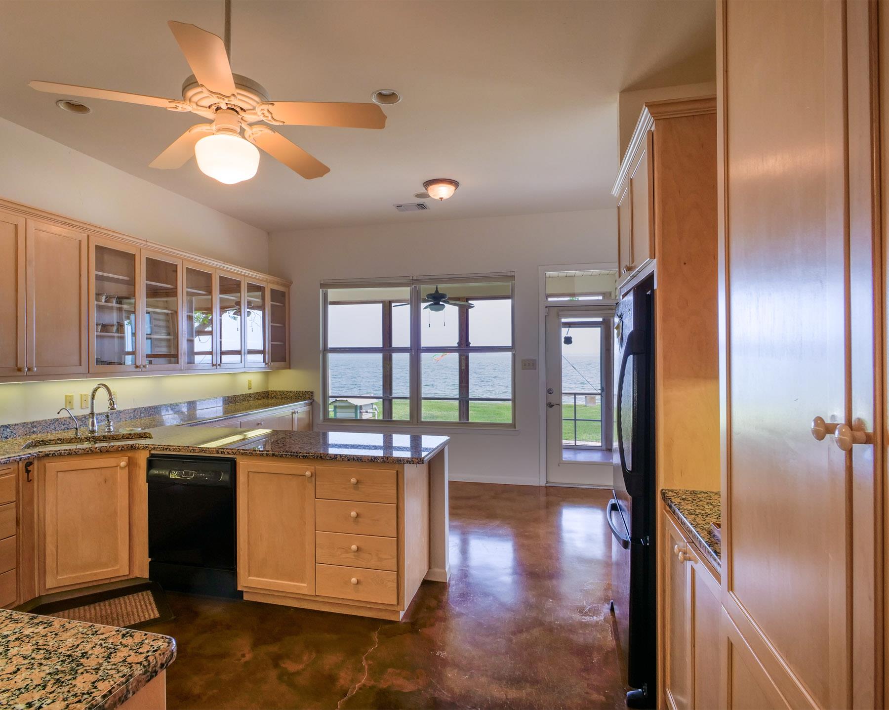 736 W Lakecrest Dr, Bluffton, TX 78607