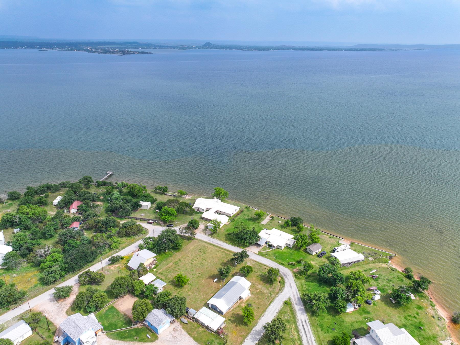736 W Lakecrest Dr, Bluffton, TX 78607