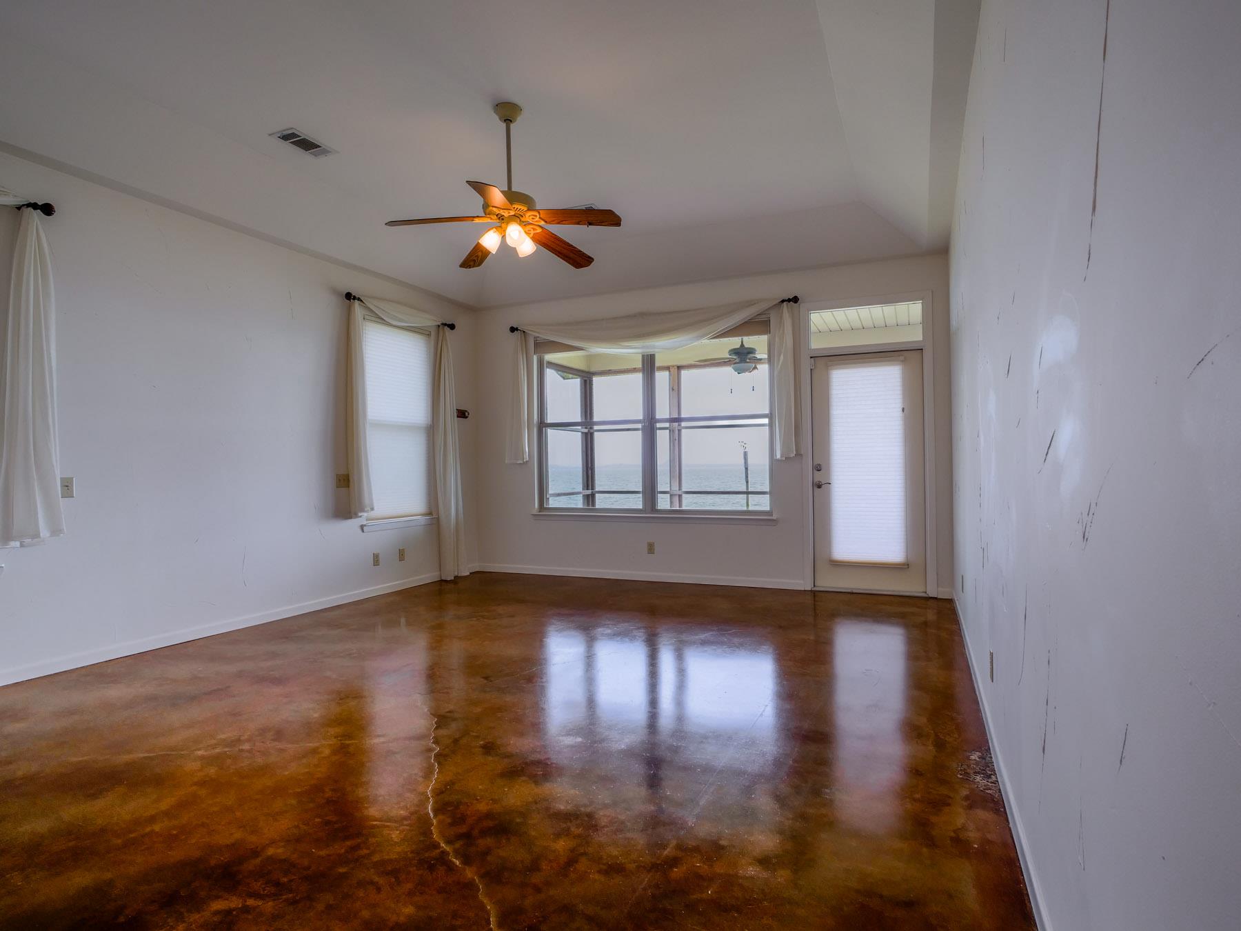 736 W Lakecrest Dr, Bluffton, TX 78607