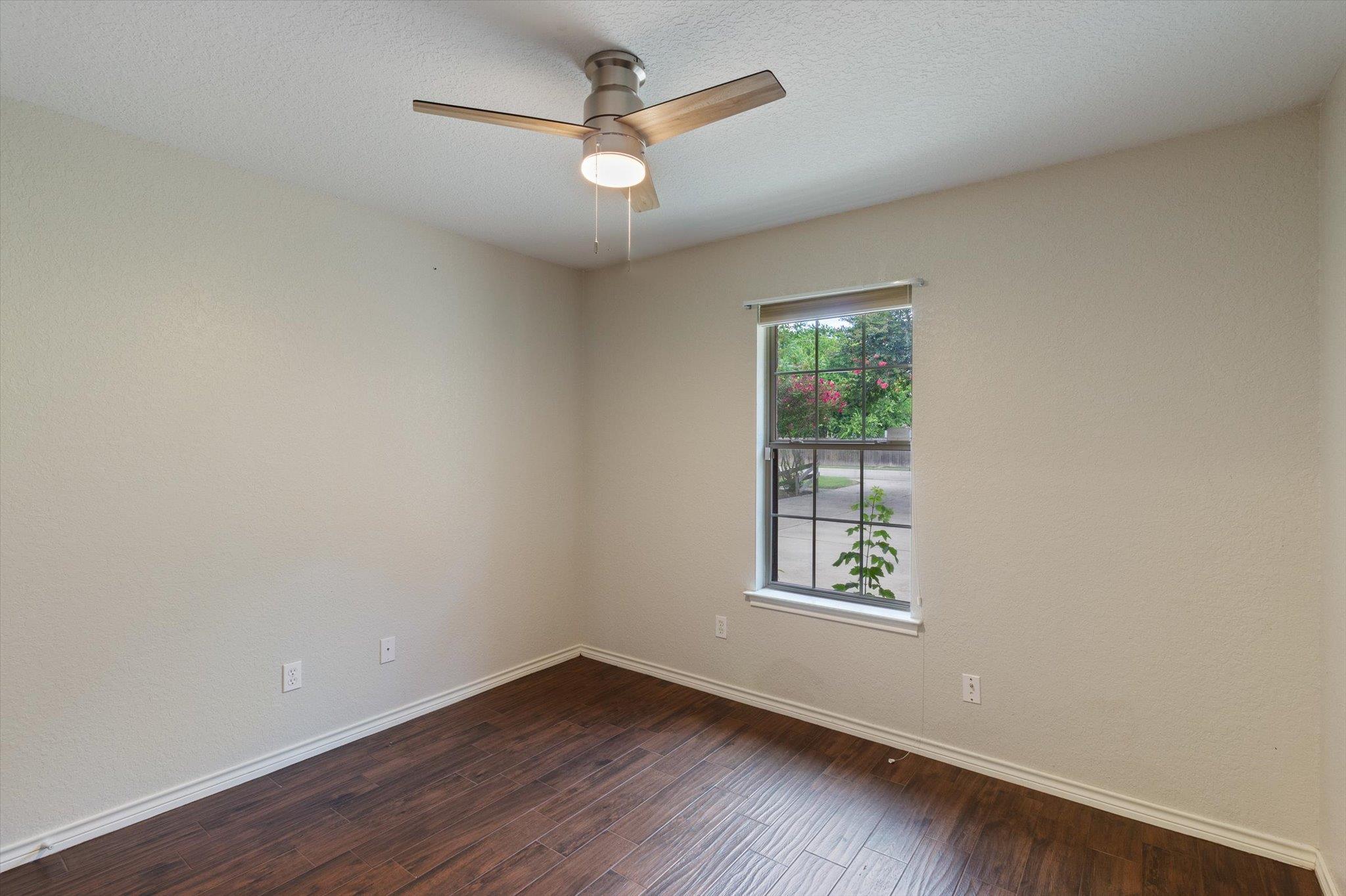 53 Tinas Trl, Martindale, TX 78655