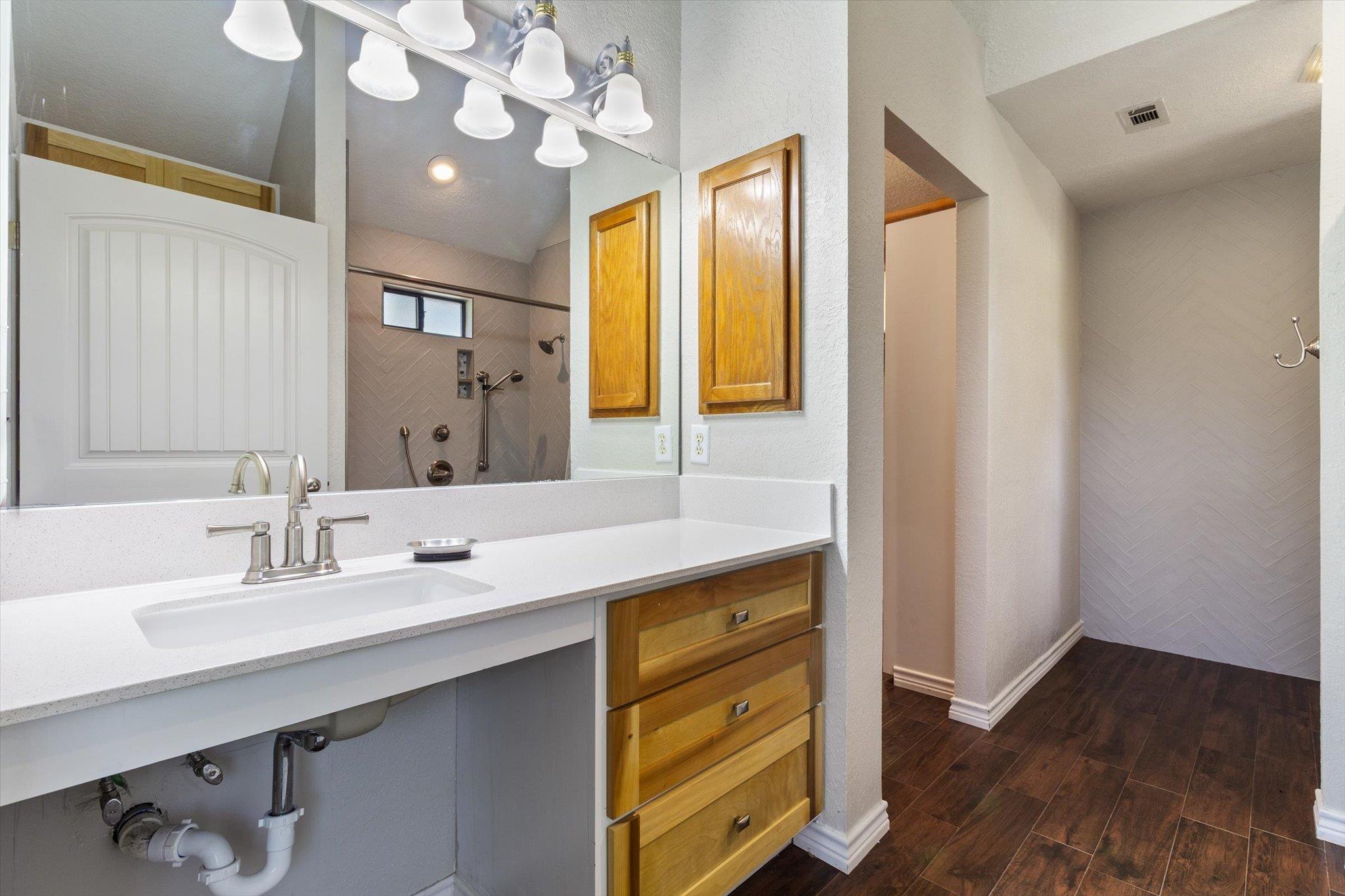 53 Tinas Trl, Martindale, TX 78655