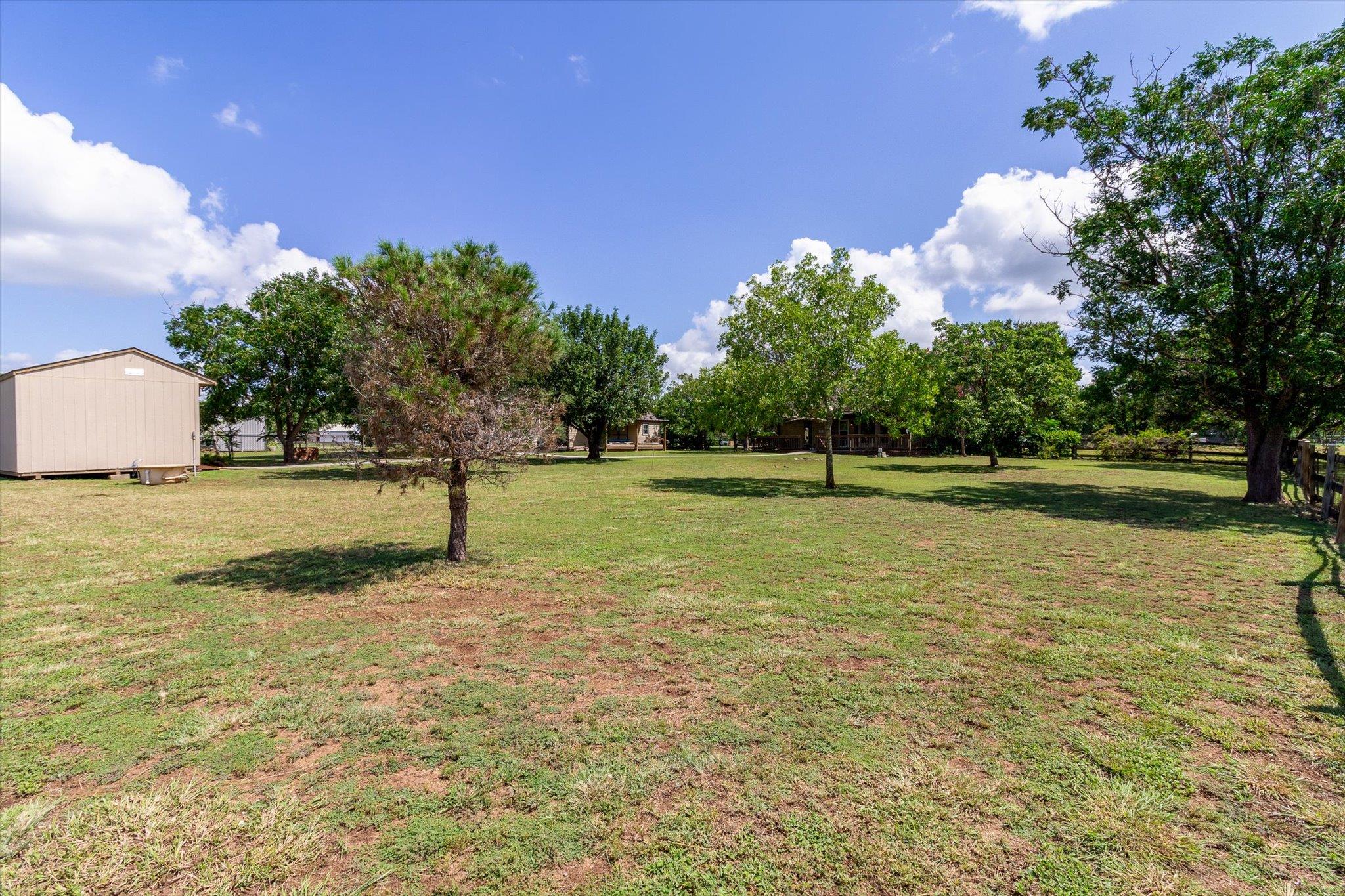 53 Tinas Trl, Martindale, TX 78655