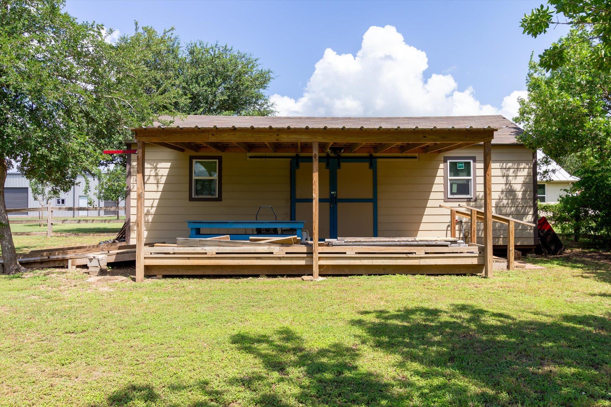 53 Tinas Trl, Martindale, TX 78655
