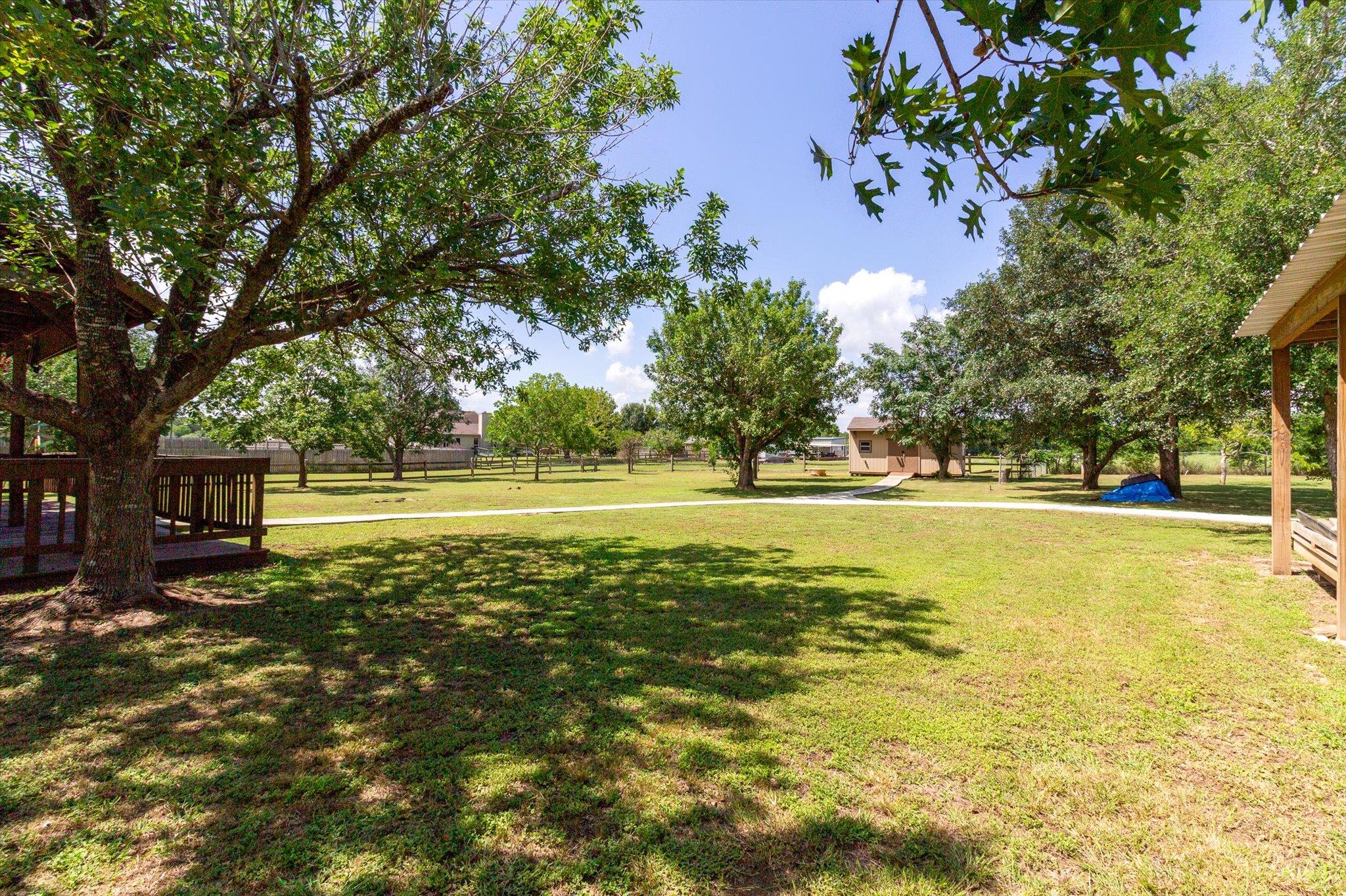 53 Tinas Trl, Martindale, TX 78655