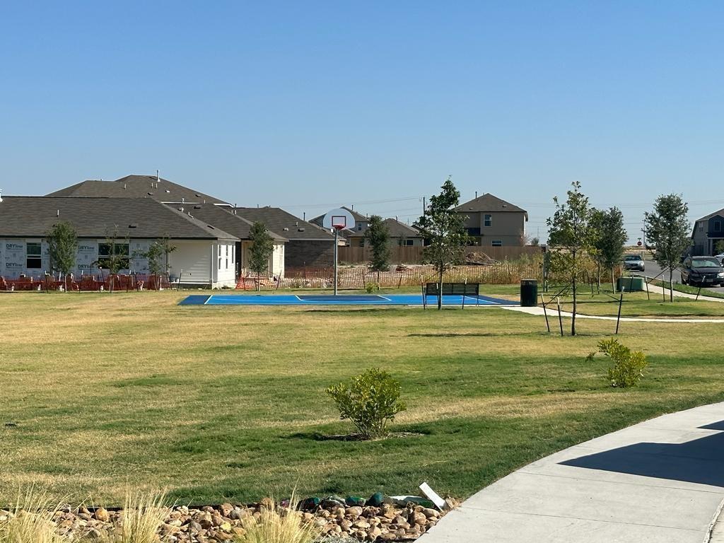 106 Brabham Loop, Hutto, TX 78634