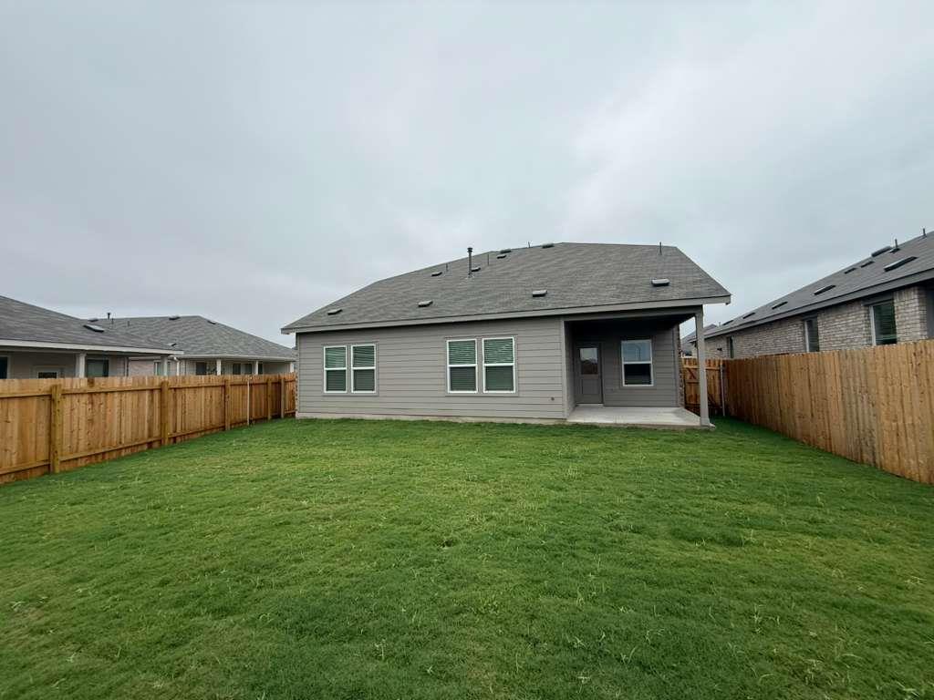 106 Brabham Loop, Hutto, TX 78634