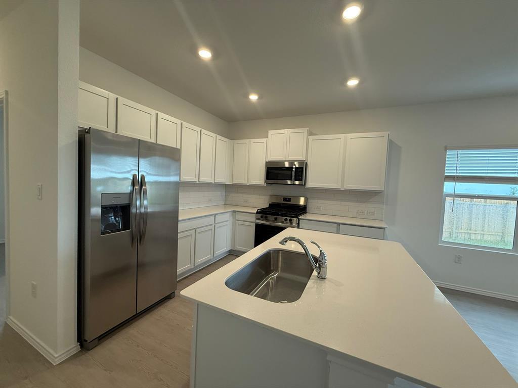 106 Brabham Loop, Hutto, TX 78634