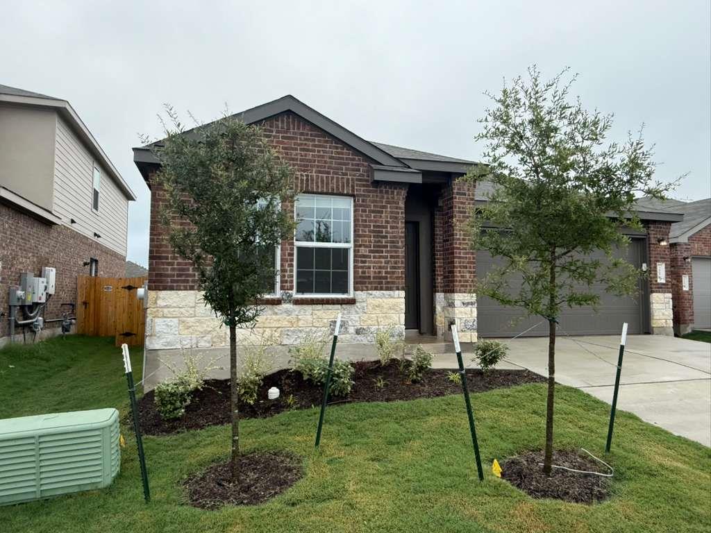 216 Herald Dr, Hutto, TX 78634