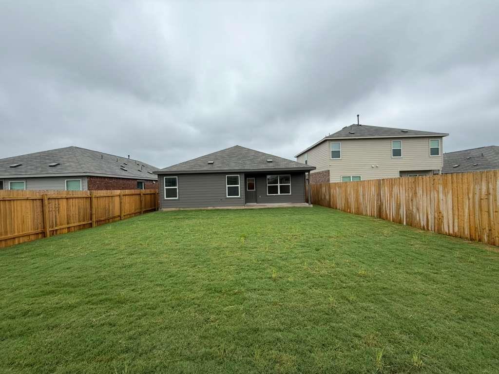 216 Herald Dr, Hutto, TX 78634