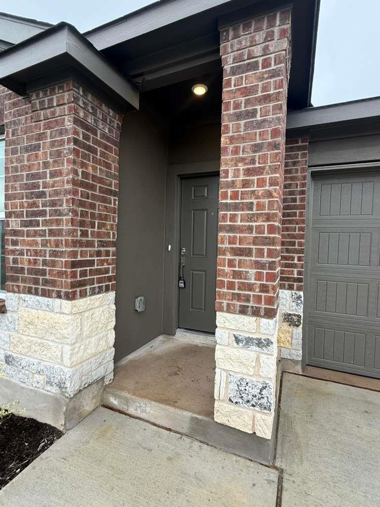 216 Herald Dr, Hutto, TX 78634