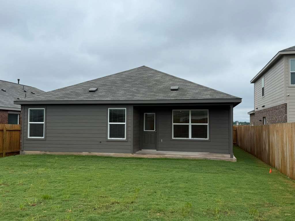 216 Herald Dr, Hutto, TX 78634