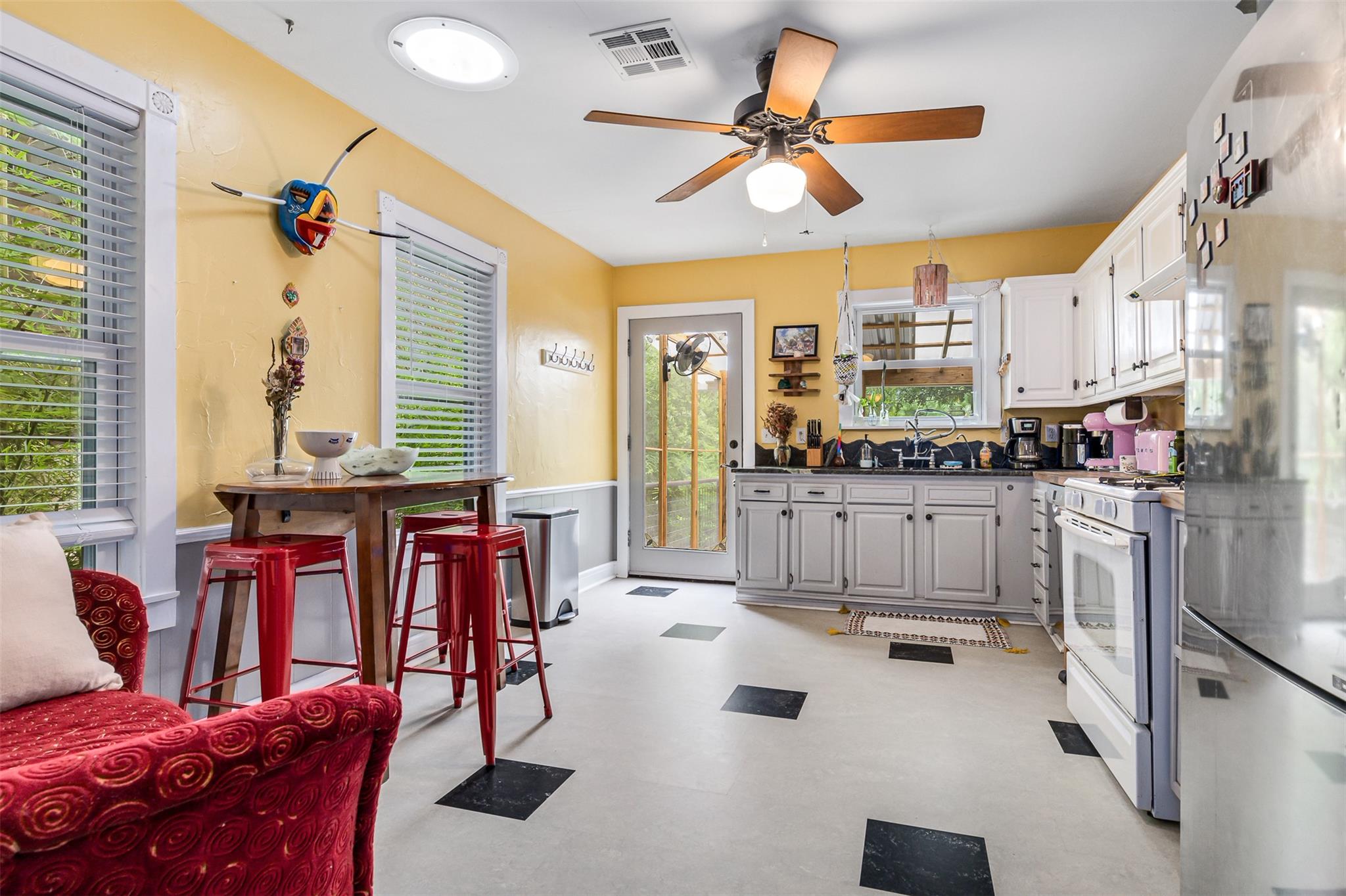 2512 E 10th St, Austin, TX 78702