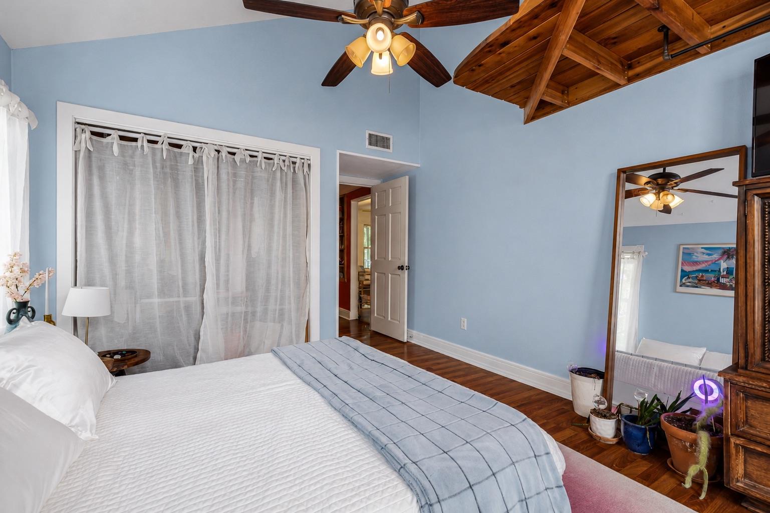 2512 E 10th St, Austin, TX 78702