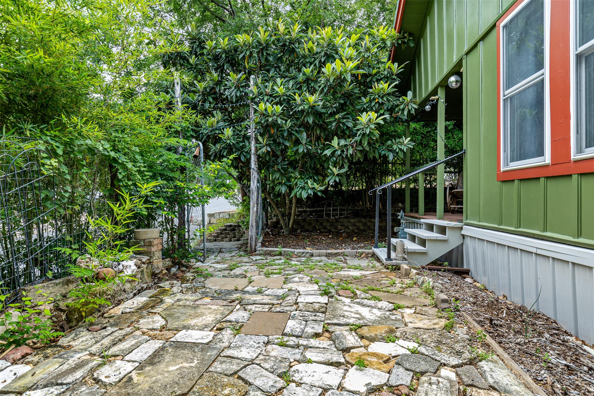 2512 E 10th St, Austin, TX 78702