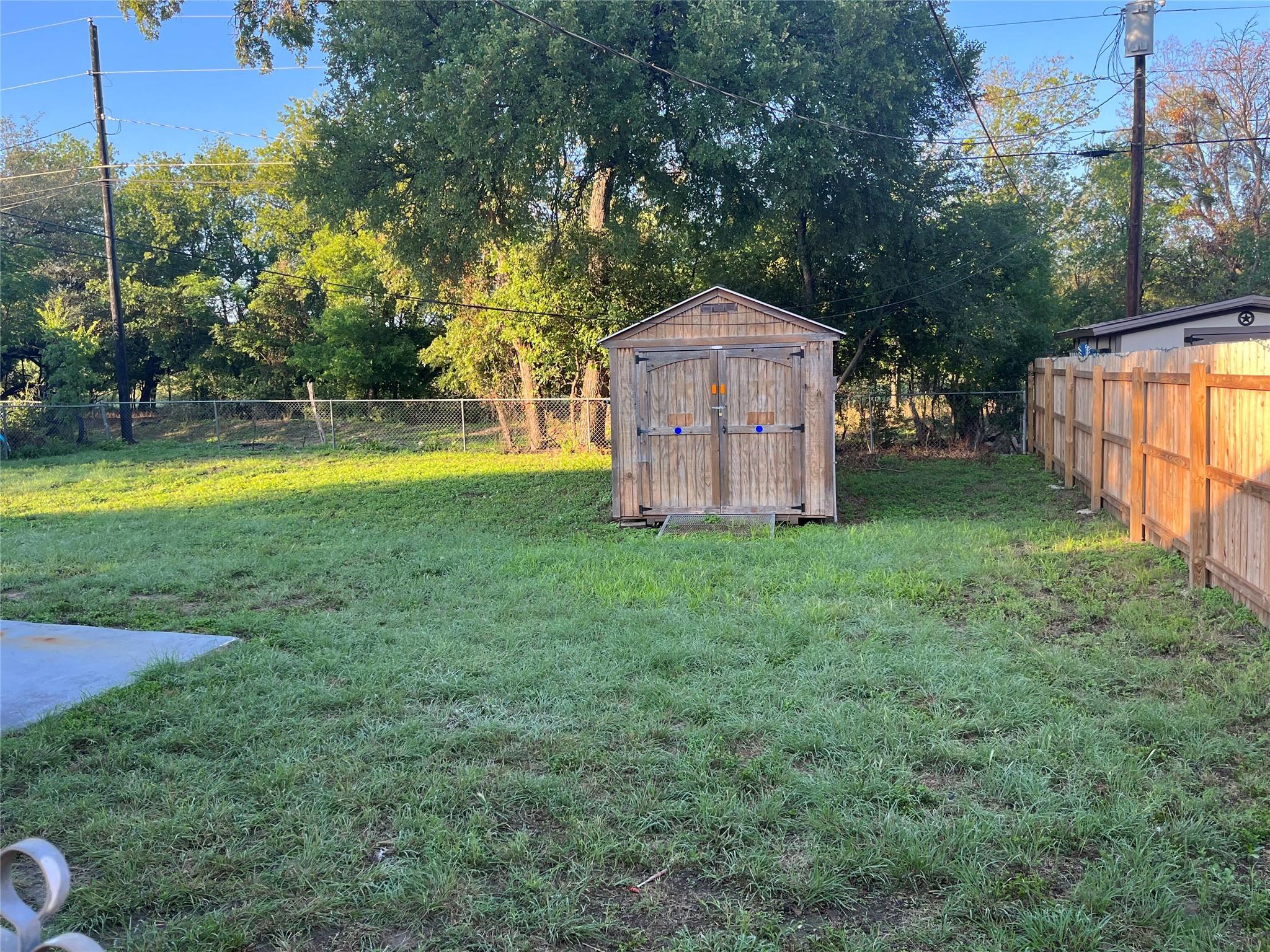 4 Hollywood Dr, Lampasas, TX 76550