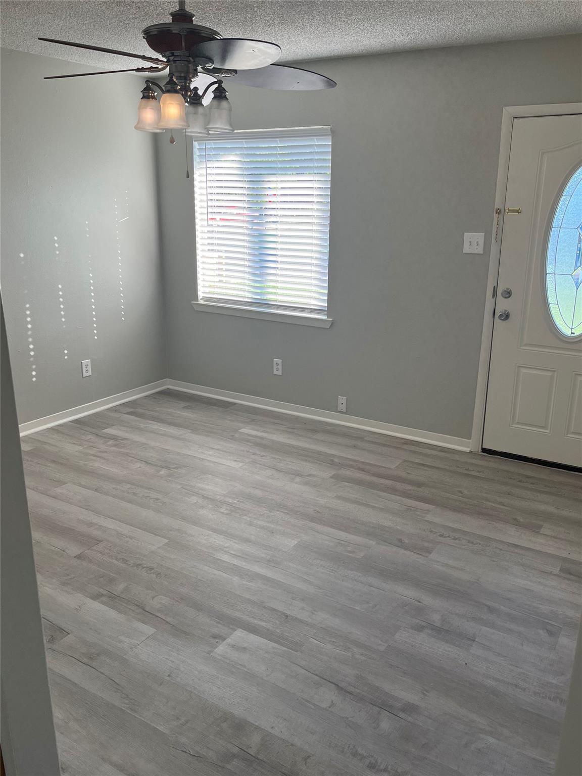 4 Hollywood Dr, Lampasas, TX 76550