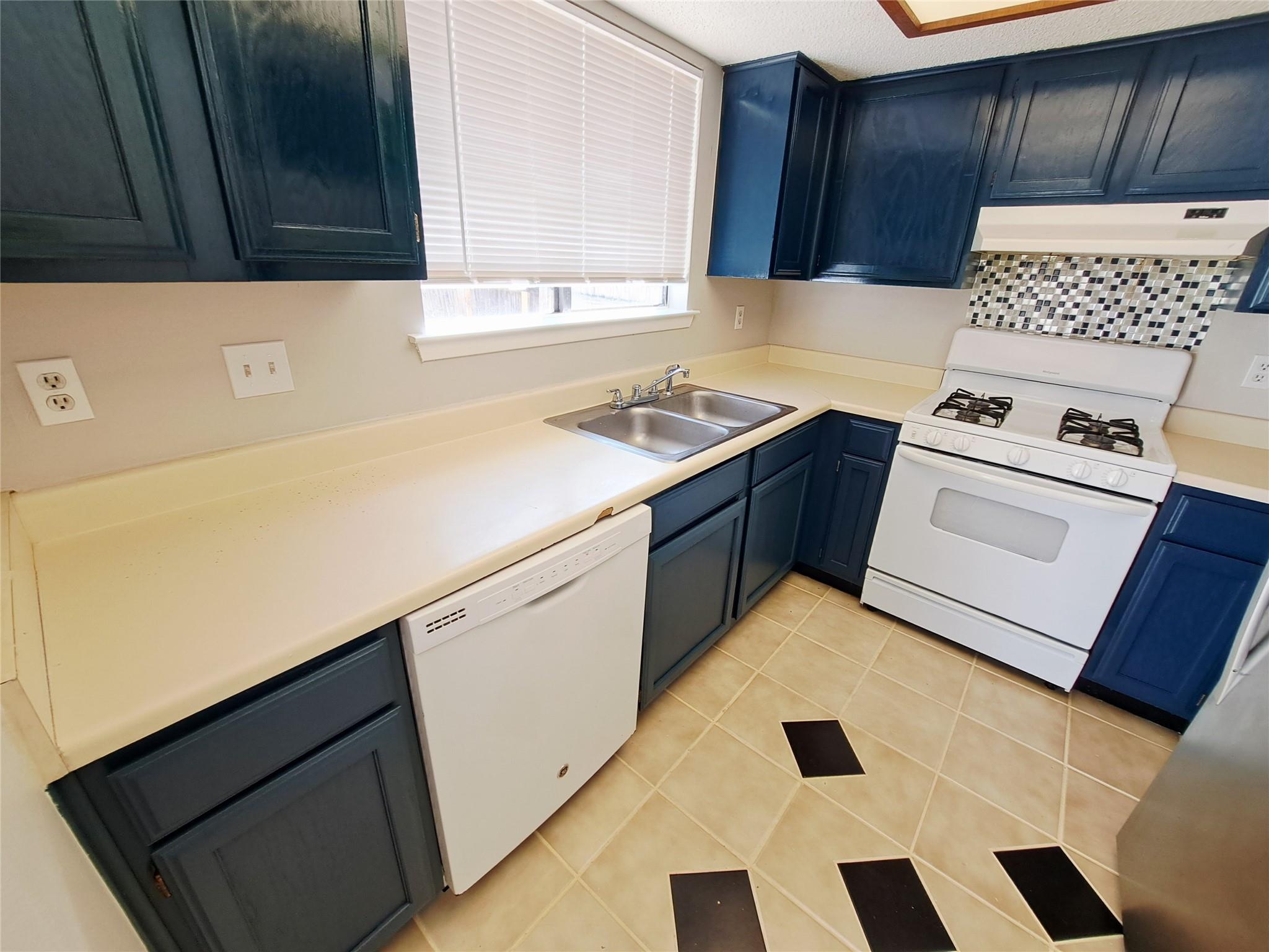 9009 SANGER Dr # B, Austin, TX 78748