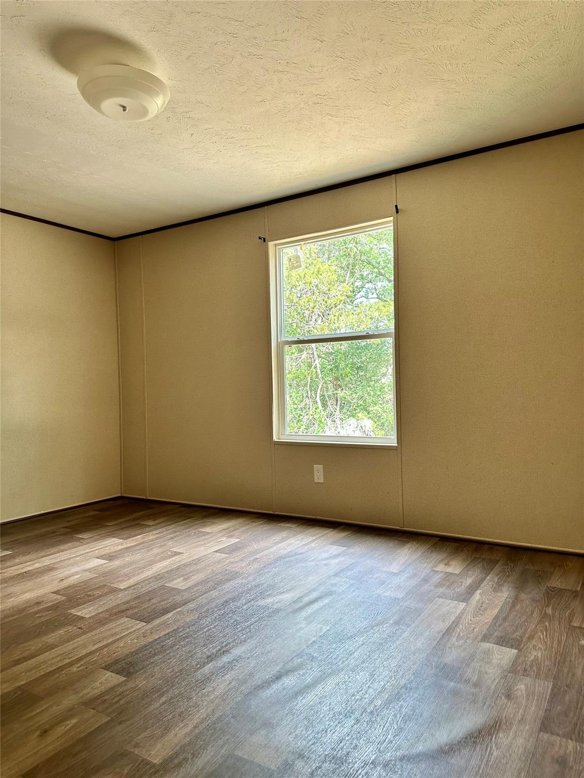 104 Shoshoni Dr, Smithville, TX 78957