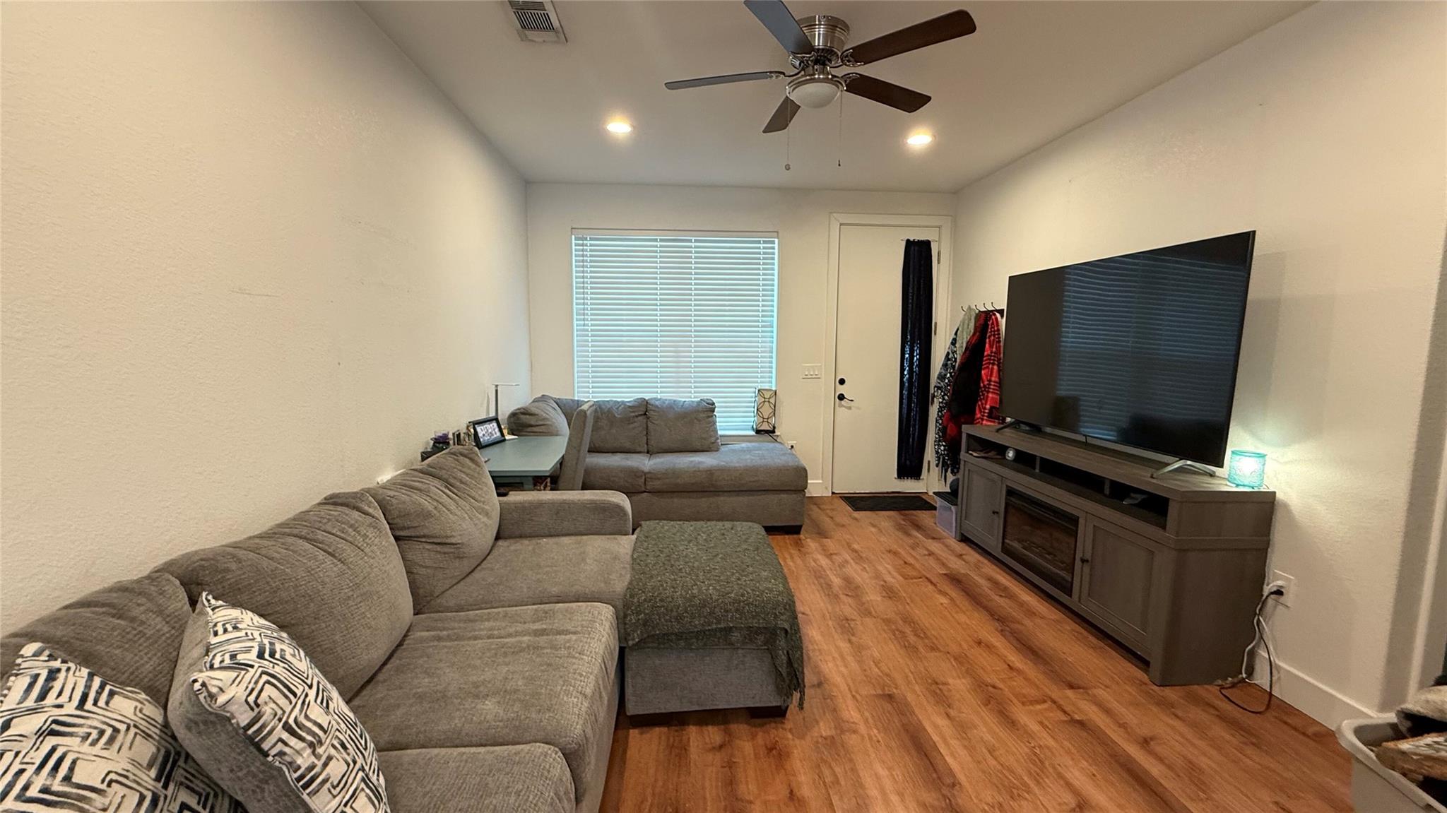 2415 Ridgeview Dr, Kingsland, TX 78639