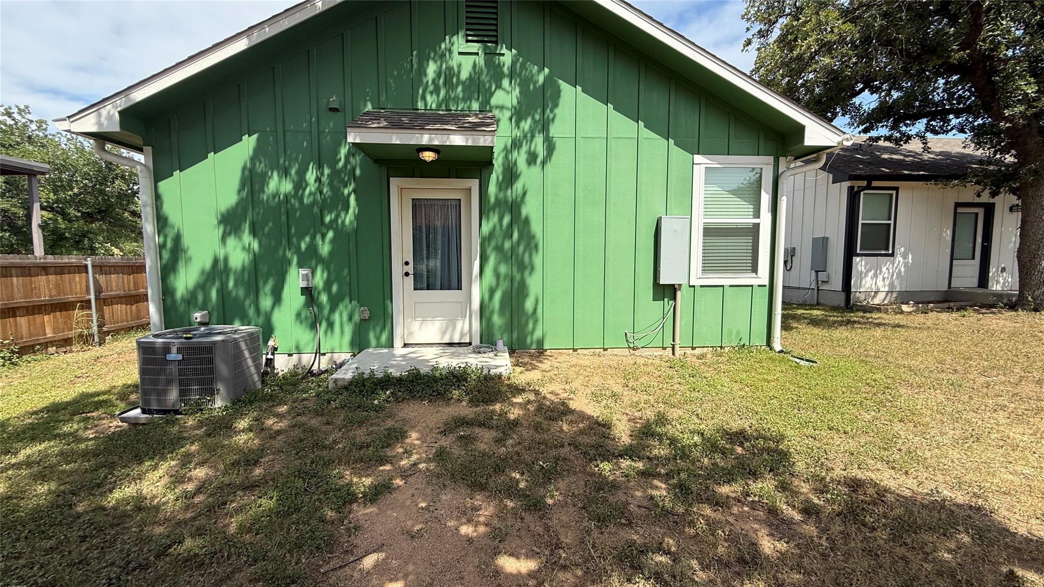2415 Ridgeview Dr, Kingsland, TX 78639