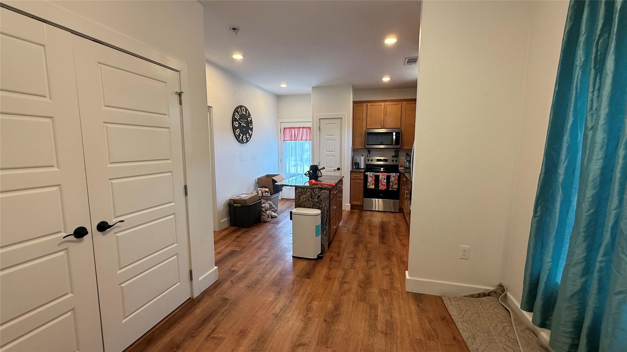 2415 Ridgeview Dr, Kingsland, TX 78639