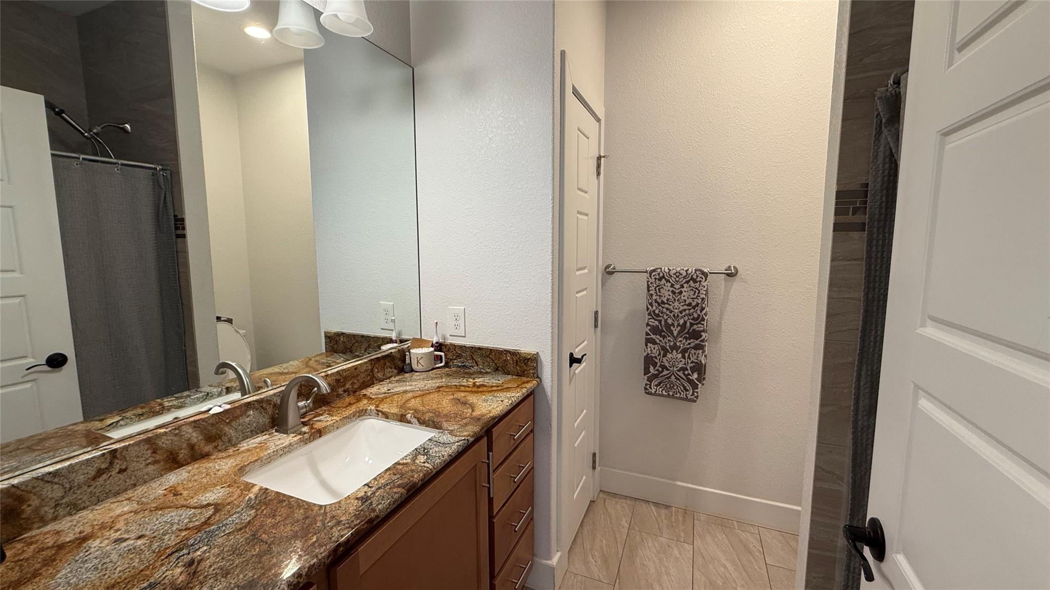2415 Ridgeview Dr, Kingsland, TX 78639