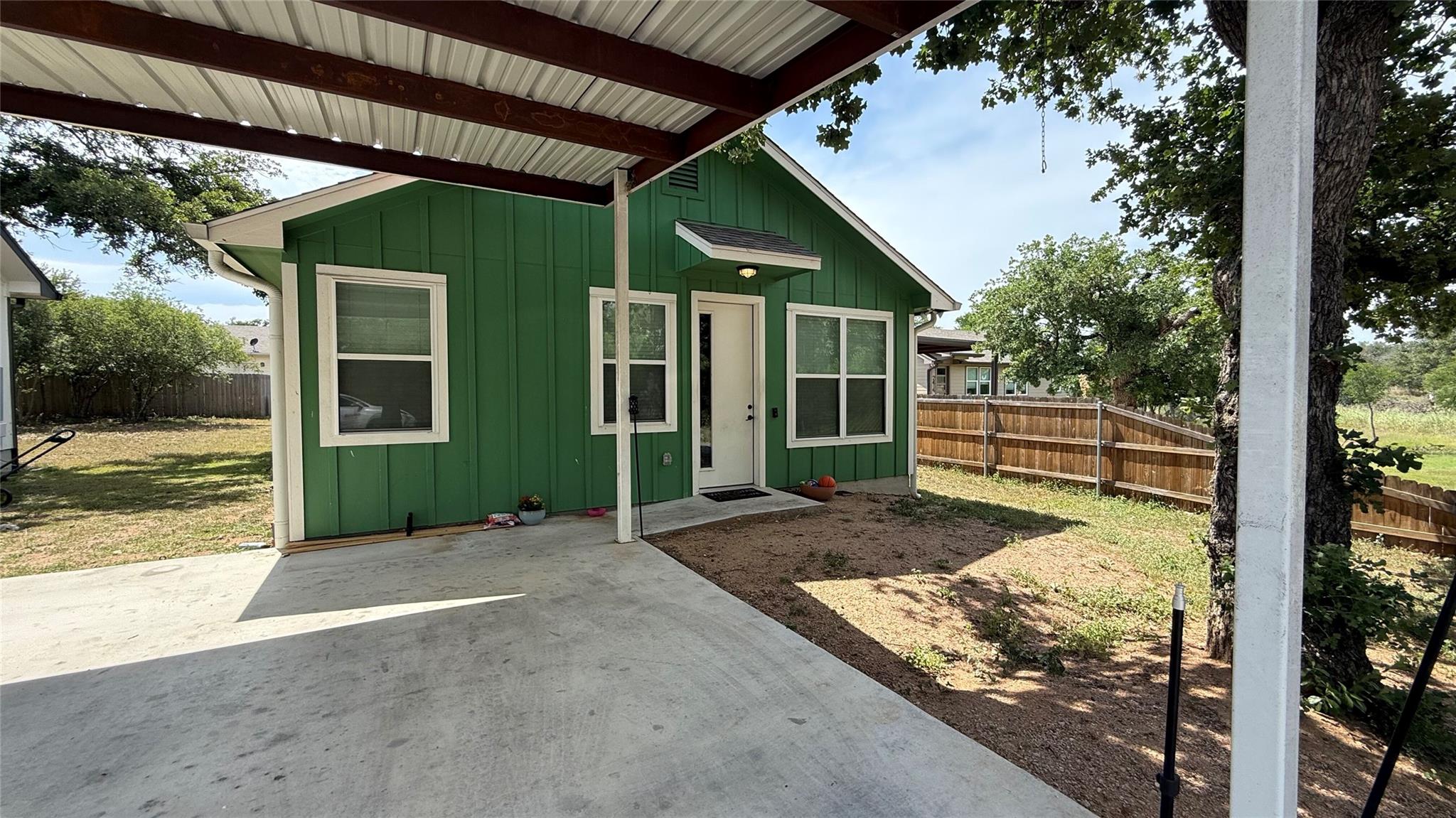 2415 Ridgeview Dr, Kingsland, TX 78639