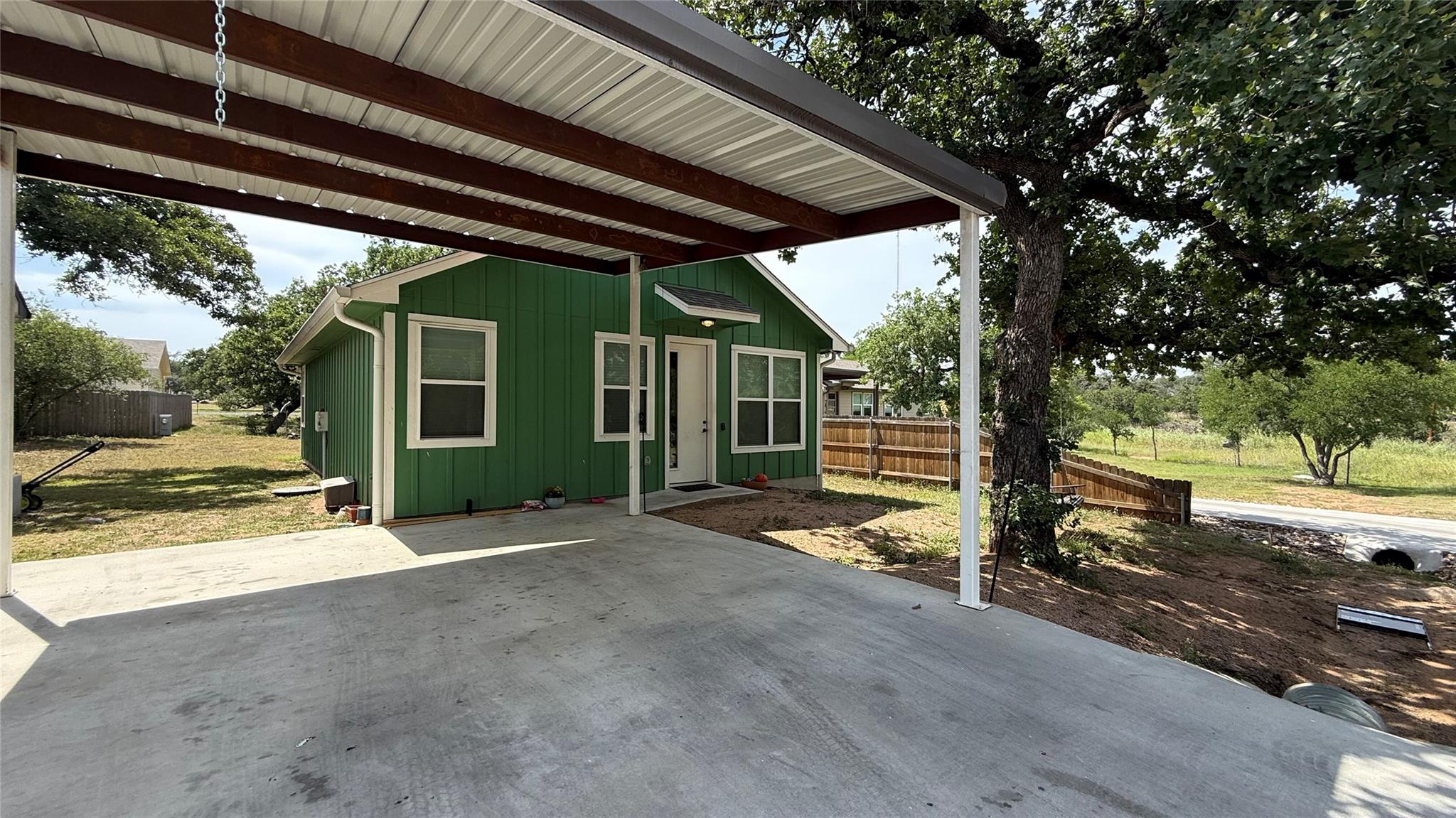 2415 Ridgeview Dr, Kingsland, TX 78639